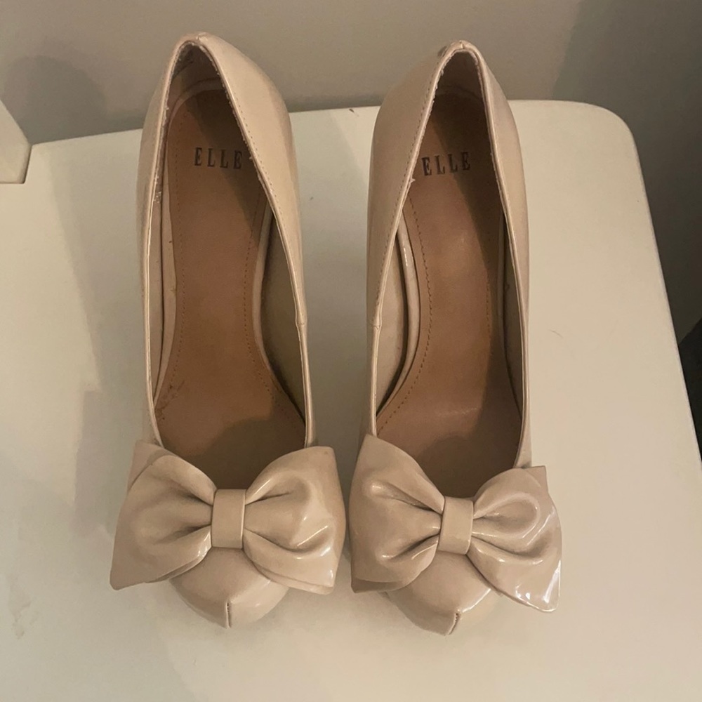 Patent Nude Pumps